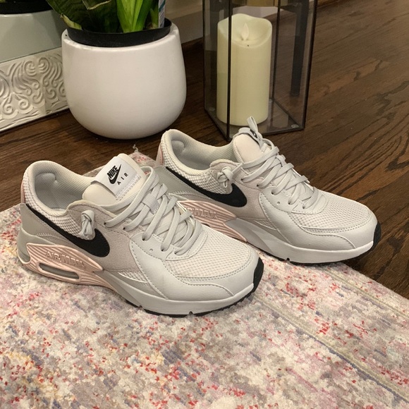 Women’s Nike Air Max - Picture 1 of 5